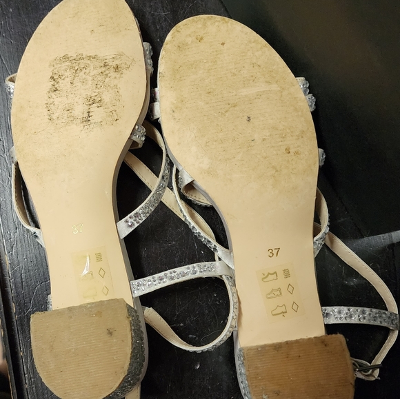 Le chateau. Size 6, Silver sparkle - Picture 4 of 4